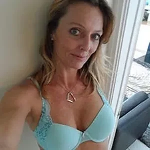 Camelia, 37 de ani, Livada